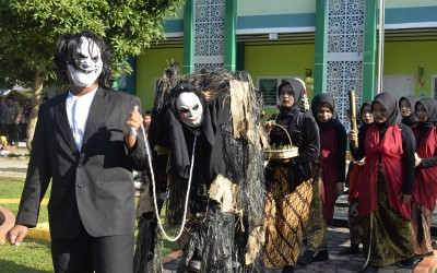 Penampilan Legenda Rakyat “Jurig Jarian” Meriahkan Kegiatan Minat dan Bakat Siswa MAN 2 Labura